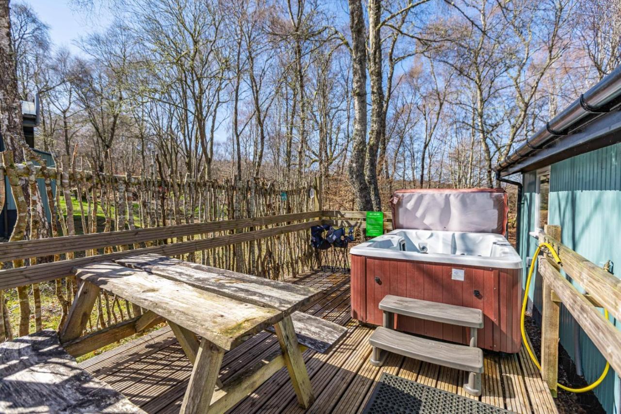 Fern Lodge 2 With Hot Tub Belladrum Exterior photo