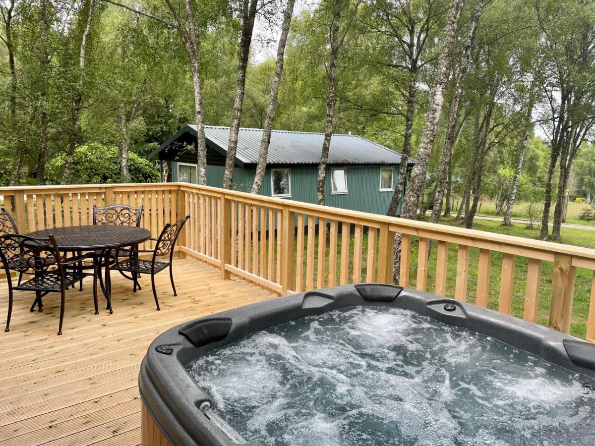Fern Lodge 2 With Hot Tub Belladrum Exterior photo