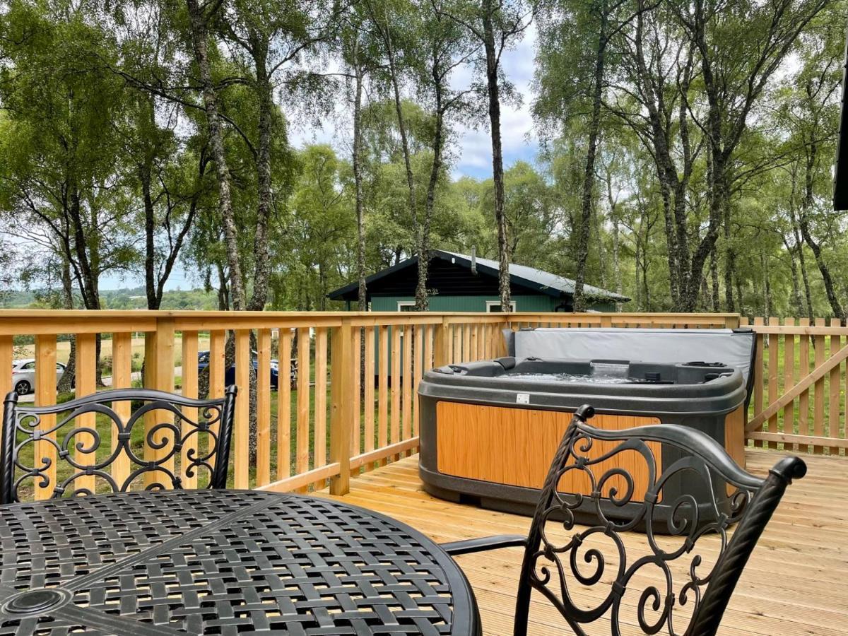 Fern Lodge 2 With Hot Tub Belladrum Exterior photo