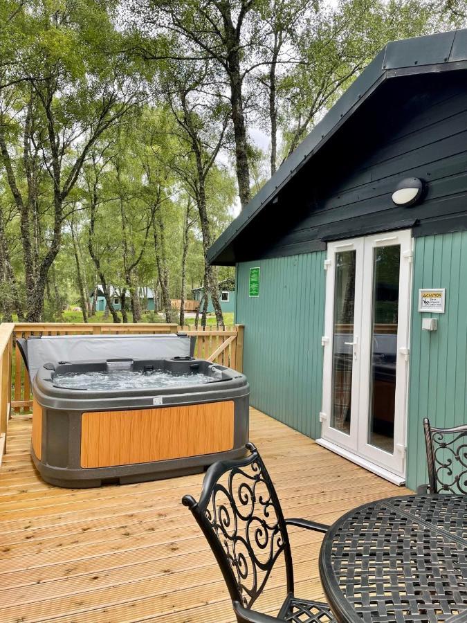 Fern Lodge 2 With Hot Tub Belladrum Exterior photo